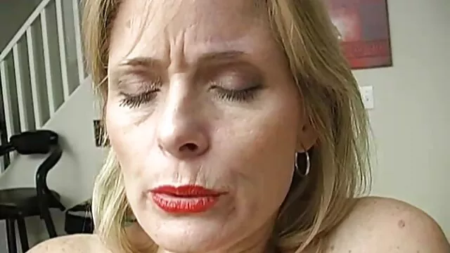 Remek lábmunka Nikky nagysegg pornó Thorne szexuális csábító csábítónőtől