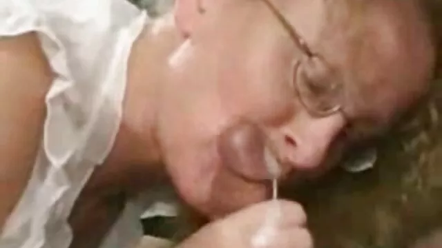 Cuki nagy segg sex Natalia minket megbüntetett a hideg pincében