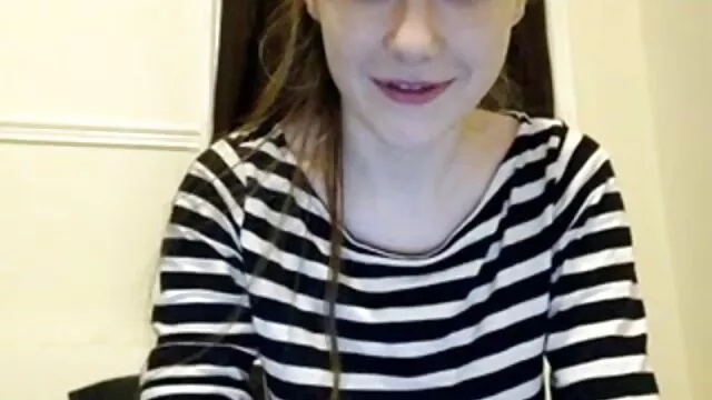 Pissing babe Tina Kay lesz a punciját szar nagy segek közvetlenül a fürdőszobában