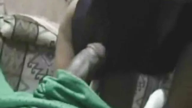 A kanos stud Mike nagy segg pornó Angelo egy kemény dupla behatolásos akcióban baszik egy hármas videóban