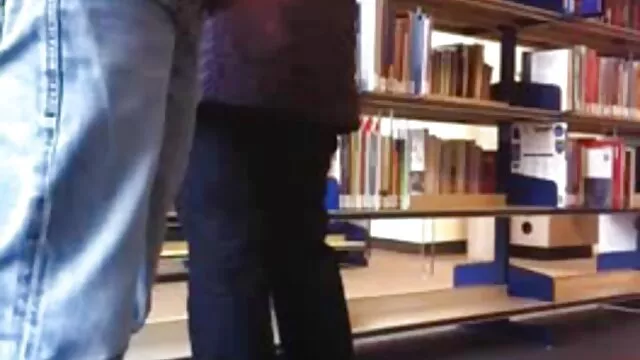 A gyönyörű néger segg Teal Conrad a punciját erőteljesen megette