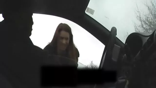 A gyönyörű Lexi Bloom keményen baszik a hatalmas segek barátjával