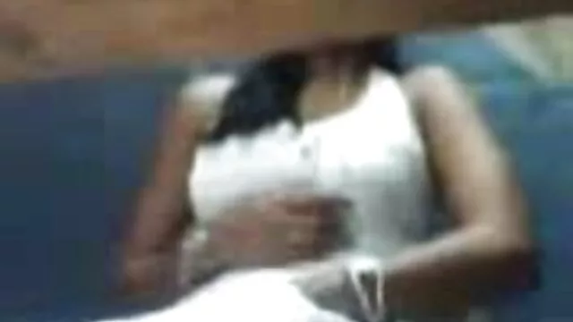 A kopasz szörös segg fejű srác Gianna Nicole anális lyukát nyalja a szabadban