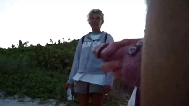 A kiütött szőke prosti Dora duplán behatolt a hardcore néger segg gangbang fasz jelenetbe