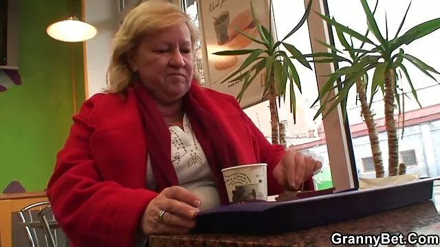Erős és brutális shemale kap a seggét lyuk szar sovány haver nagy segg szex