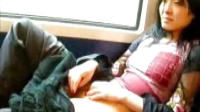 A vaskos vörös hajú háziasszony sex nagy segg azt hiszi, hogy szép mellei vannak