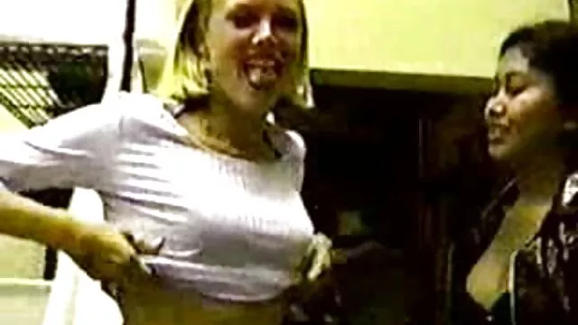 Hihetetlenül buzgó fekete fej nagy seggű nők Trisha Rey hatalmas játékkal feszíti ki punci ajkakat
