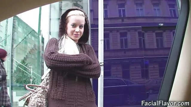 A kedves lány, Nicole Clitman a csábító GF finom kinézetű punciját segg maszti nyalja