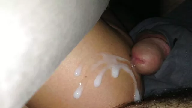 A karcsú cum hungry barna kurva erős eszközöket biztosít mélytorkú nagy segg pornó BJ-kkel