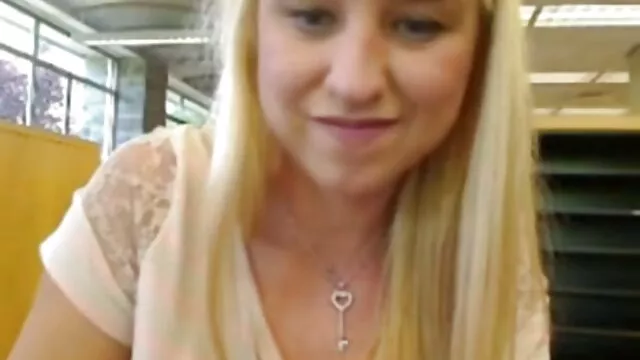 Kinky Roxanne Hall szereti megenni nagy seggű csajok szeretője seggfejét