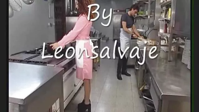 Ava nagy mell nagy segg Cash egy dögös leszbikus akcióban játszik