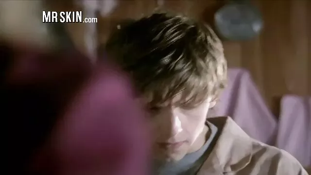 A karcsú tini Debbie felfedezi nagy popo lédús hasítását