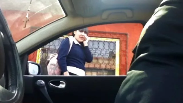 Hatalmas mellű, nagy segg szex sápadt barna két erős fekete kakast szopogat