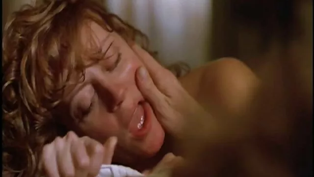 Busty cum éhes nagyseggek ribanc Milk Shaker jobban szereti, ha kutyus piszkálják