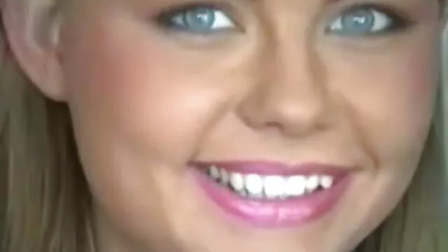 A haver felveszi a szörös segg Fülöp-szigeteki csajt, és megduzza a száját és a punciját