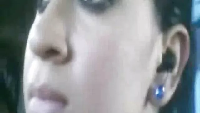 Hatalmas agresszív kakas behatol Haley Reed torkának és nagy segek végbélnyílásának mélyébe