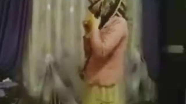 Két biszexuális haver élvezi, hogy dugják egymást és a szexi vörös fejű Edyn Blairt xxx nagy seg