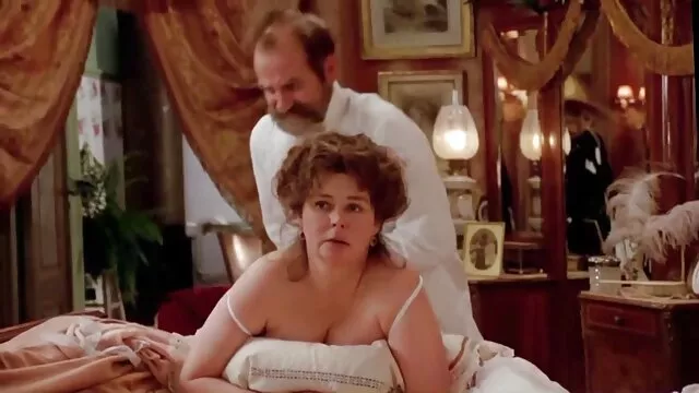 A fétis fehérneműs szuka Angel Wicky egy dögös nagy mell nagy segg POV klipben szar
